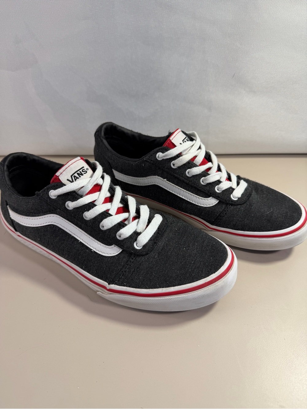 Vans Sneakers Youth Size 7 Gray/White/Red 508731